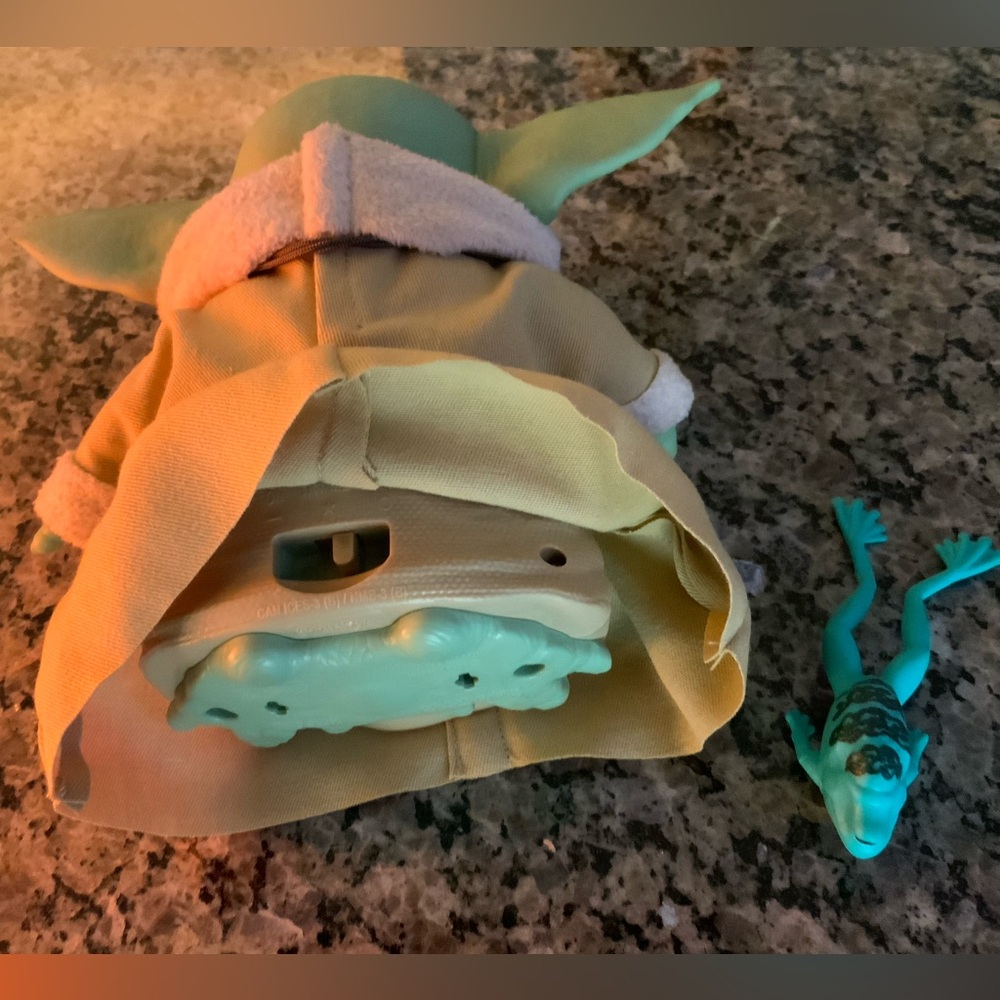GROGU THE CHILD STAR WARS COLLECTIBLE ELECTRONIC BABY YODA WALT DISNEY WORLD - Picture 5 of 7